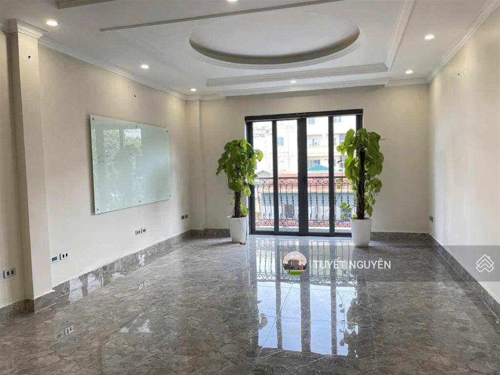Nhà kđt trung kính  yên hòa 4 tầng nổi 1 hầm  thang máy vù vù dt 90m2/sàn rộng, ô tô đỗ  50tr