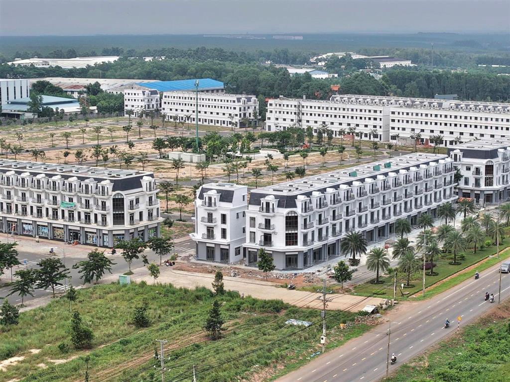 Định cư cần bán nhanh lô xẻ khe 2 mặt tiền 7x20 cực hiếm, sẵn sổ công chứng, xây hotel bao vip
