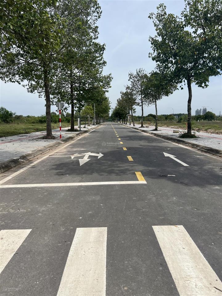 Cắt lỗ sâu bán nhanh hiếm có 1 lô ngang 10m hướng nam giá 12,x tr/m long tân city mặt tiền 25c