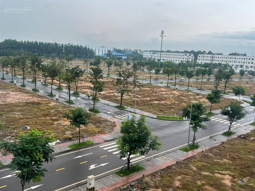 Bán nhanh lỗ vốn lô đất 2 mặt tiền đường lớn thông dài thuộc khu đô thị stc long thành