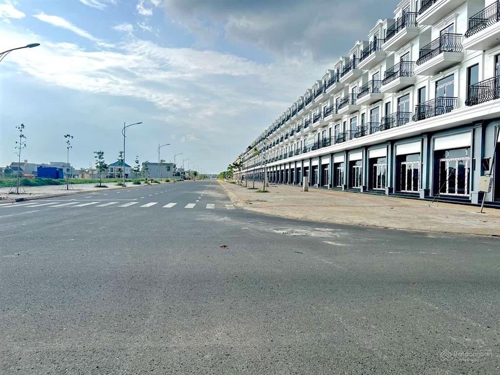 Bán lỗ 1,2 tỷ căn shophouse đường lớn 32m stc long thành