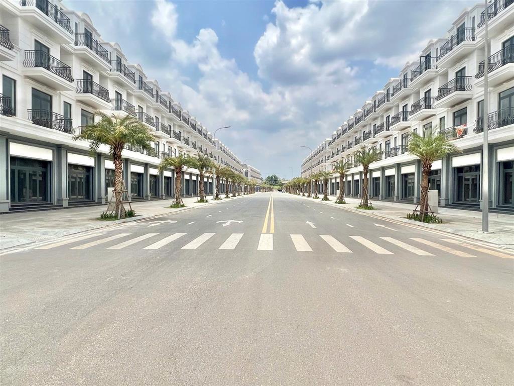 Ngộp bán nhanh lô góc stc trục đường lớn 15m thông thẳng sang khu tái đinh cư rất vip