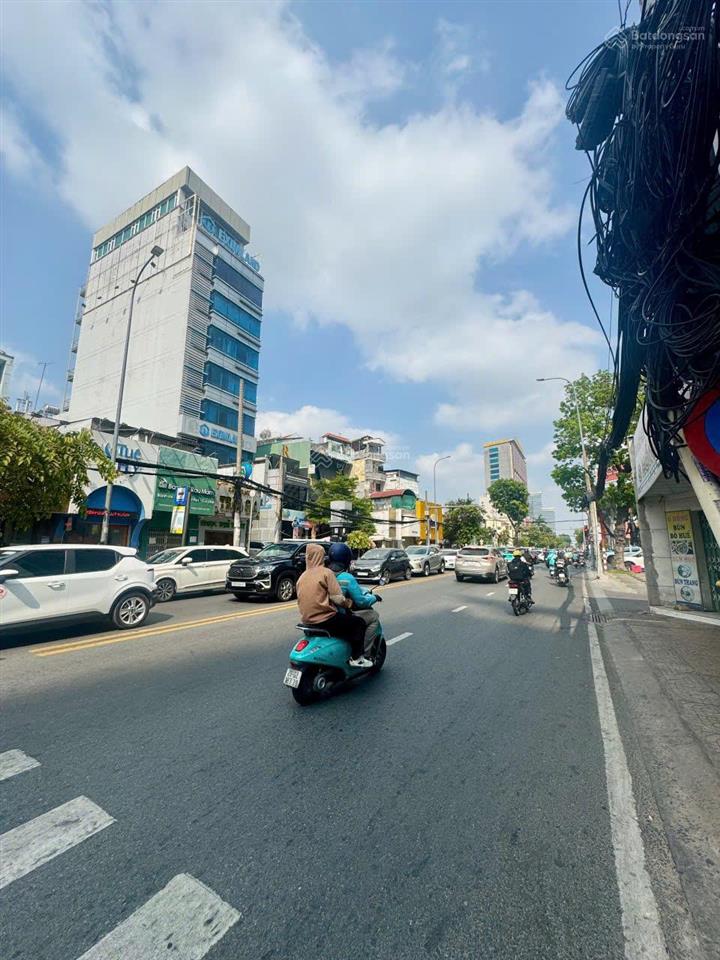 Bán nhà mt cmt8, q3  5,55x25m, nở hậu 6,5m  có hđ thuê 83 triệu/tháng  36,5 tỷ
