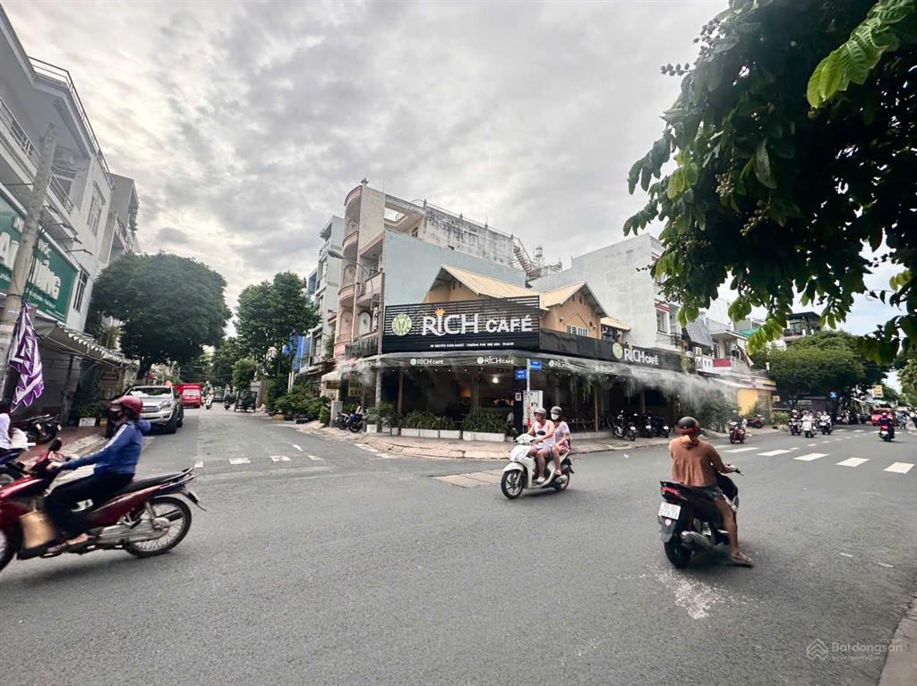 Bán đất + nhà góc 2mt nguyễn xuân khoát  thu nhập 456tr/năm  133.8m2 ngang 8.8m  giá 25.5 tỷ