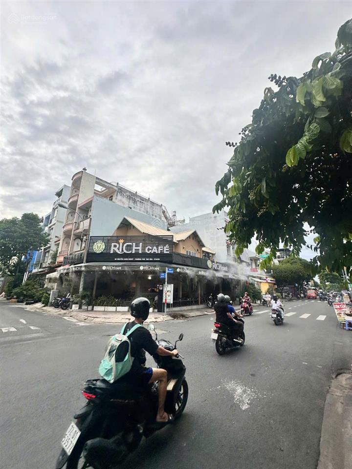Bán đất + nhà góc 2mt nguyễn xuân khoát  thu nhập 456tr/năm  133.8m2 ngang 8.8m  giá 25.5 tỷ