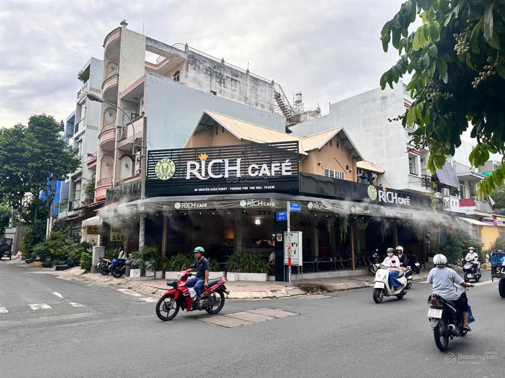 Bán đất + nhà góc 2mt nguyễn xuân khoát  thu nhập 456tr/năm  133.8m2 ngang 8.8m  giá 25.5 tỷ