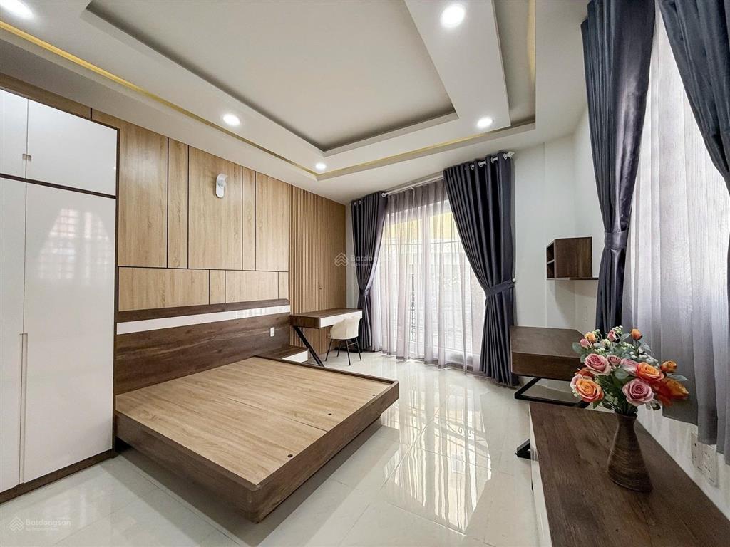 Vị trí đẹp ngay trung tâm phan xích long sầm uất, vài bước ra bv hoàn mỹ, khu ẩm thực, siêu thị.