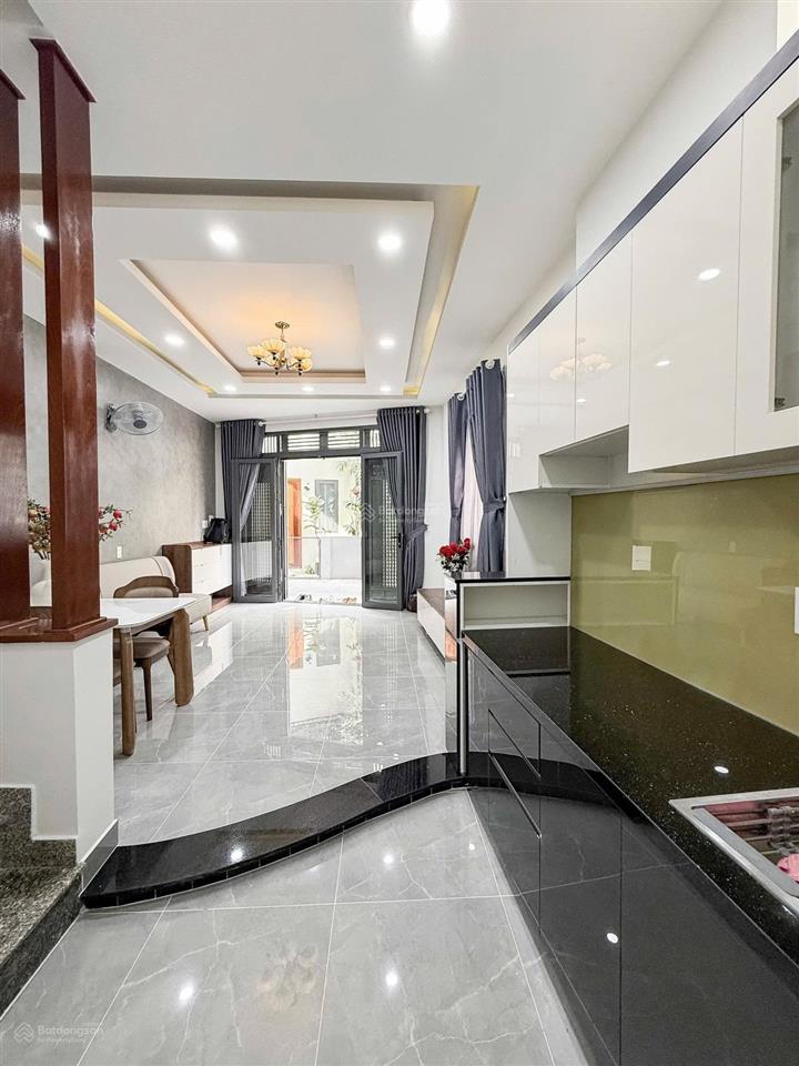 Vị trí đẹp ngay trung tâm phan xích long sầm uất, vài bước ra bv hoàn mỹ, khu ẩm thực, siêu thị.