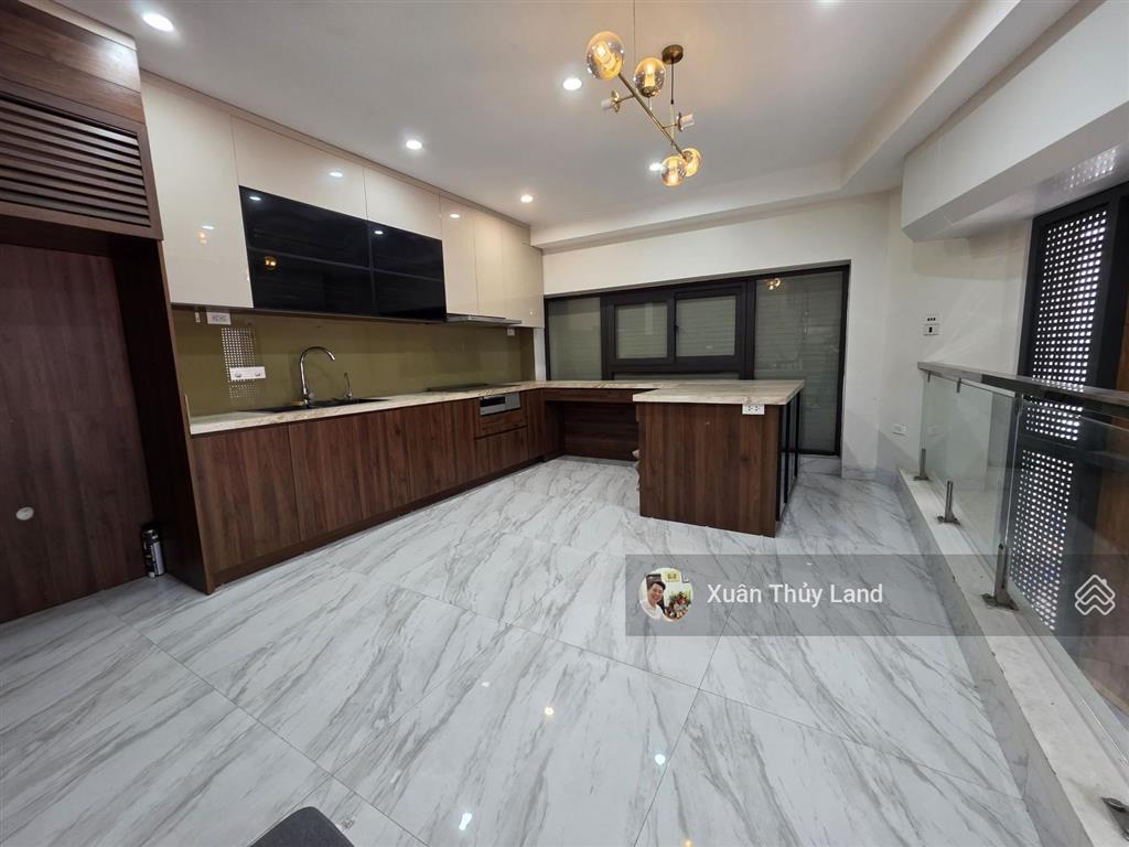 Cho thuê nhà nguyên căn 6 tầng thang máy  nguyễn sơn, long biên  giá 18 triệu