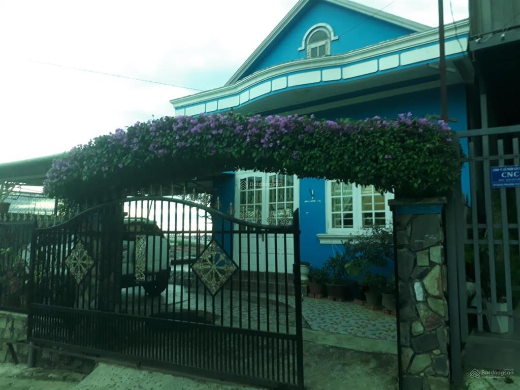 Nhà riêng, view đẹp, thoáng mát, sân đậu ô tô 7 chỗ