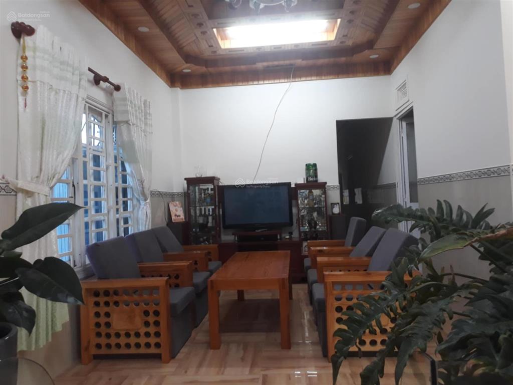 Nhà riêng, view đẹp, thoáng mát, sân đậu ô tô 7 chỗ