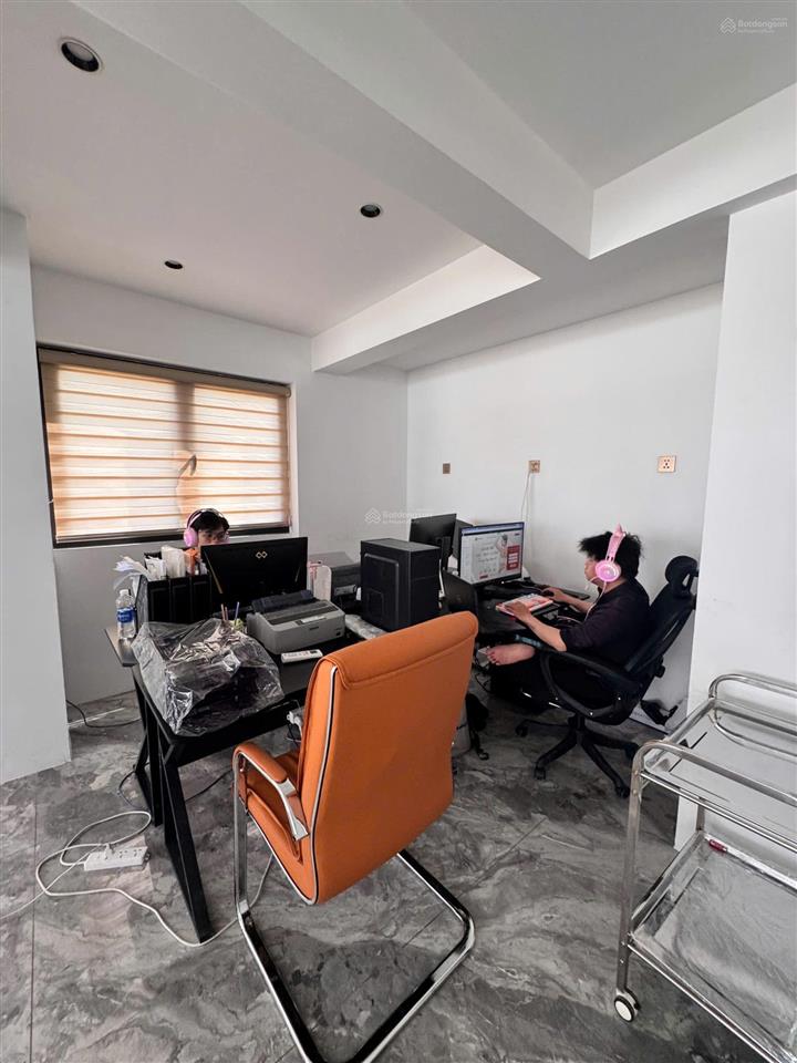 Giảm 15 tỷ bán tòa nhà góc 2 mt lê quang định  kết cấu h7t  dòng tiền 170 tr/th  giá 63 tỷ