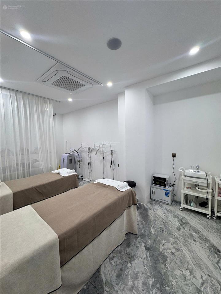 Giảm 15 tỷ bán tòa nhà góc 2 mt lê quang định  kết cấu h7t  dòng tiền 170 tr/th  giá 63 tỷ