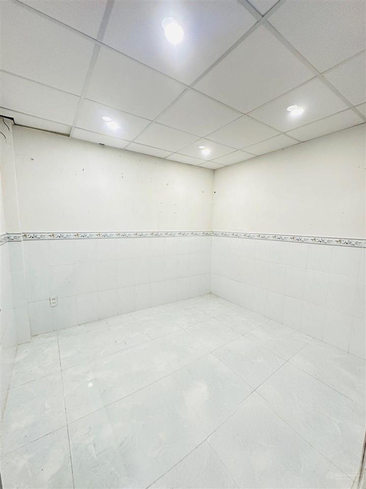 Nhà vị trí đẹp, ngay giga mall, khu dân trí cao, tiện di chuyển trung tâm sài gòn  giá hạt dẻ 5,1t