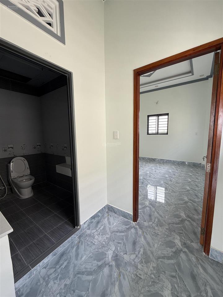 Cho thuê nhà 2 lầu 1 trệt, 5pn, 3wc (mới xây dựng)
