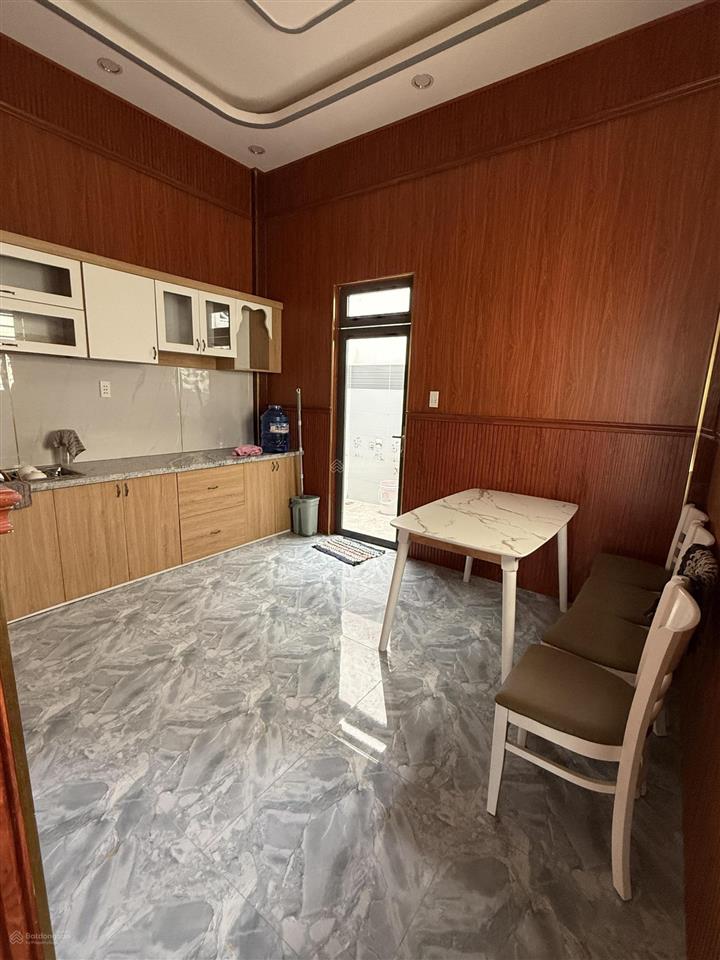 Cho thuê nhà 2 lầu 1 trệt, 5pn, 3wc (mới xây dựng)