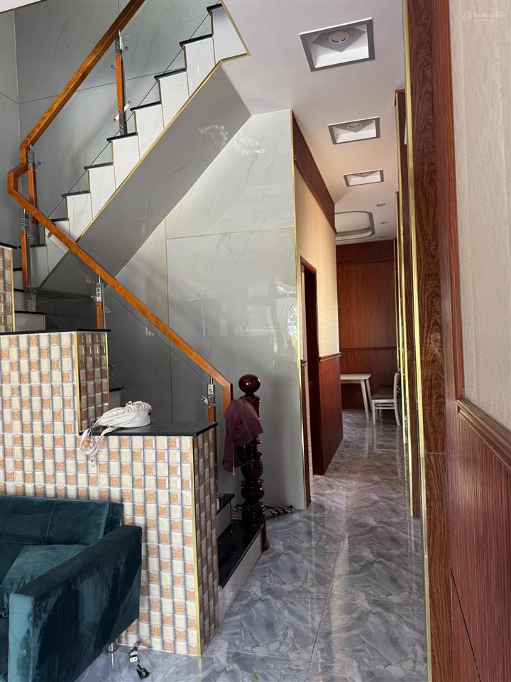 Cho thuê nhà 2 lầu 1 trệt, 5pn, 3wc (mới xây dựng)