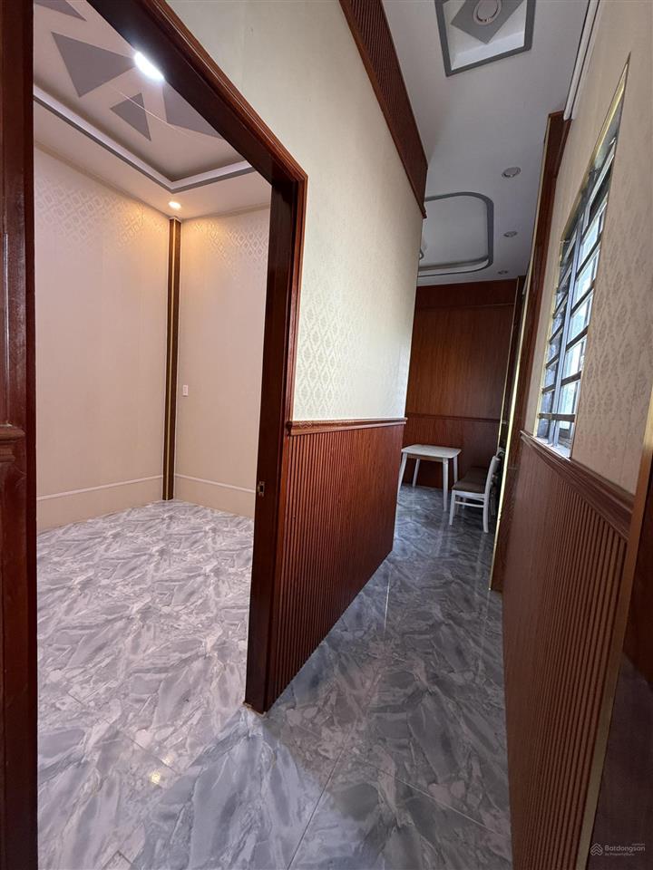 Cho thuê nhà 2 lầu 1 trệt, 5pn, 3wc (mới xây dựng)