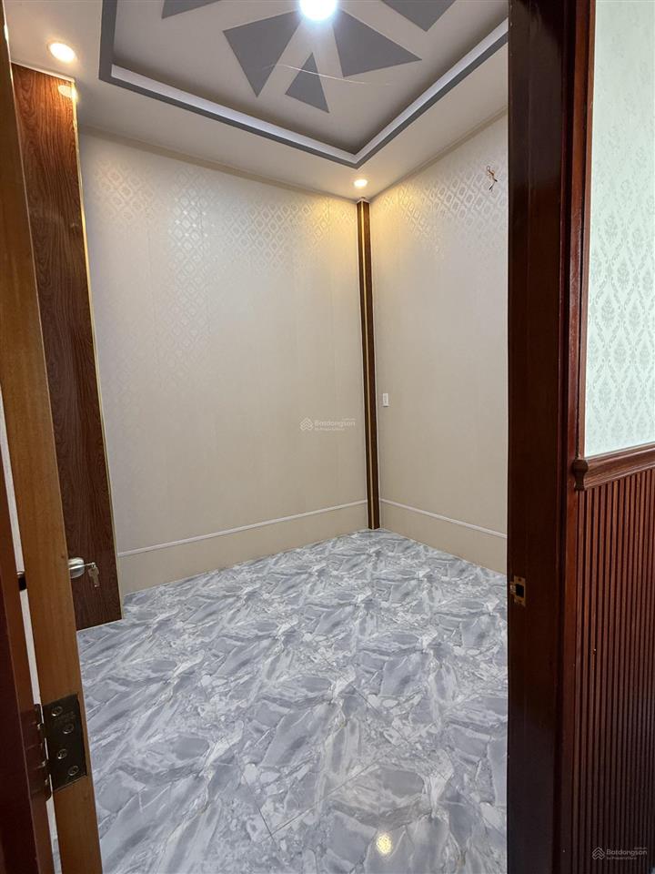 Cho thuê nhà 2 lầu 1 trệt, 5pn, 3wc (mới xây dựng)