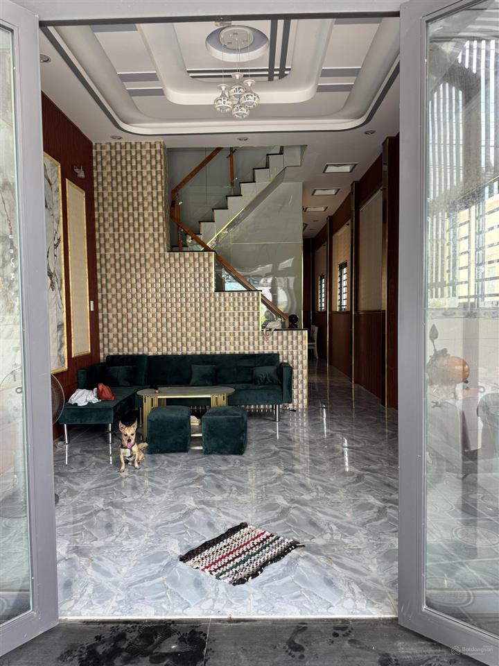 Cho thuê nhà 2 lầu 1 trệt, 5pn, 3wc (mới xây dựng)