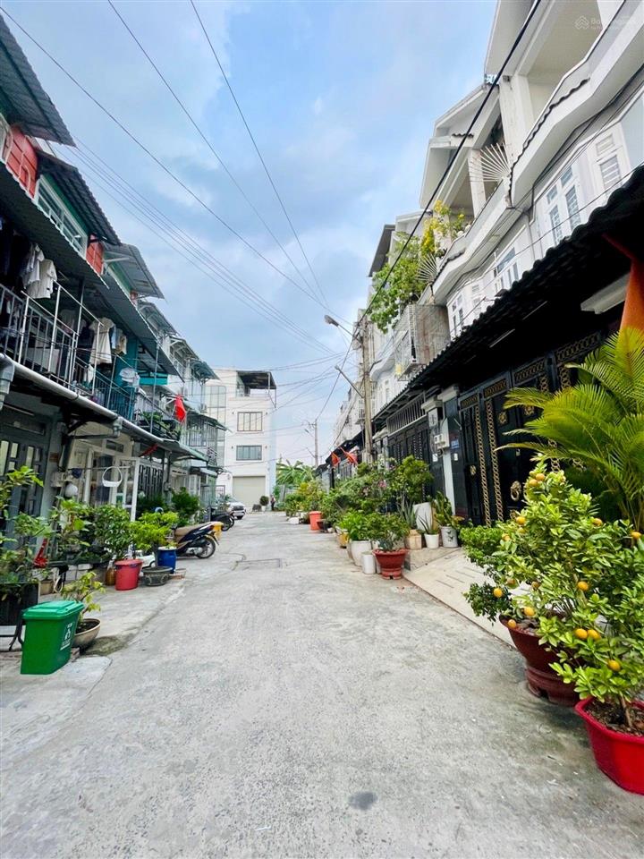Cô hoa bán nhà gần hà huy giáp q12 gần ngã tư ga 60m2 x 3 tầng hxh tránh, 5,8 tỷ