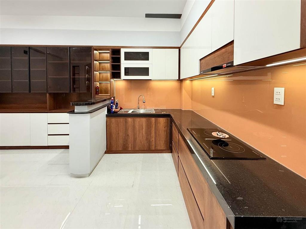 Bán nr 4pn, 4wc tại 48 hồ biểu chánh, 11,7 tỷ, 52m2 giá ưu đãi