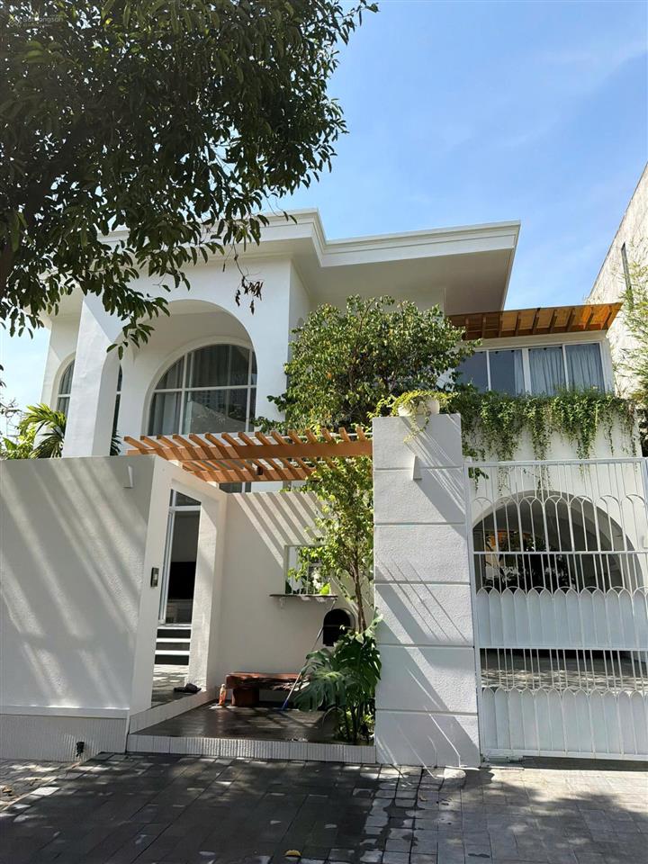 Ngộp ngân hàng sâu, giảm giá bán villa hồ bơi sân vườn tại thảo điền, quận 2, 192m2, 2 tầng, 42 tỷ