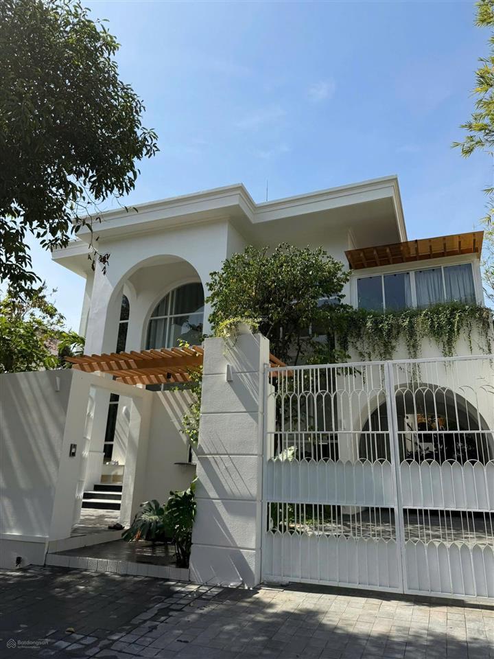 Ngộp ngân hàng sâu, giảm giá bán villa hồ bơi sân vườn tại thảo điền, quận 2, 192m2, 2 tầng, 42 tỷ