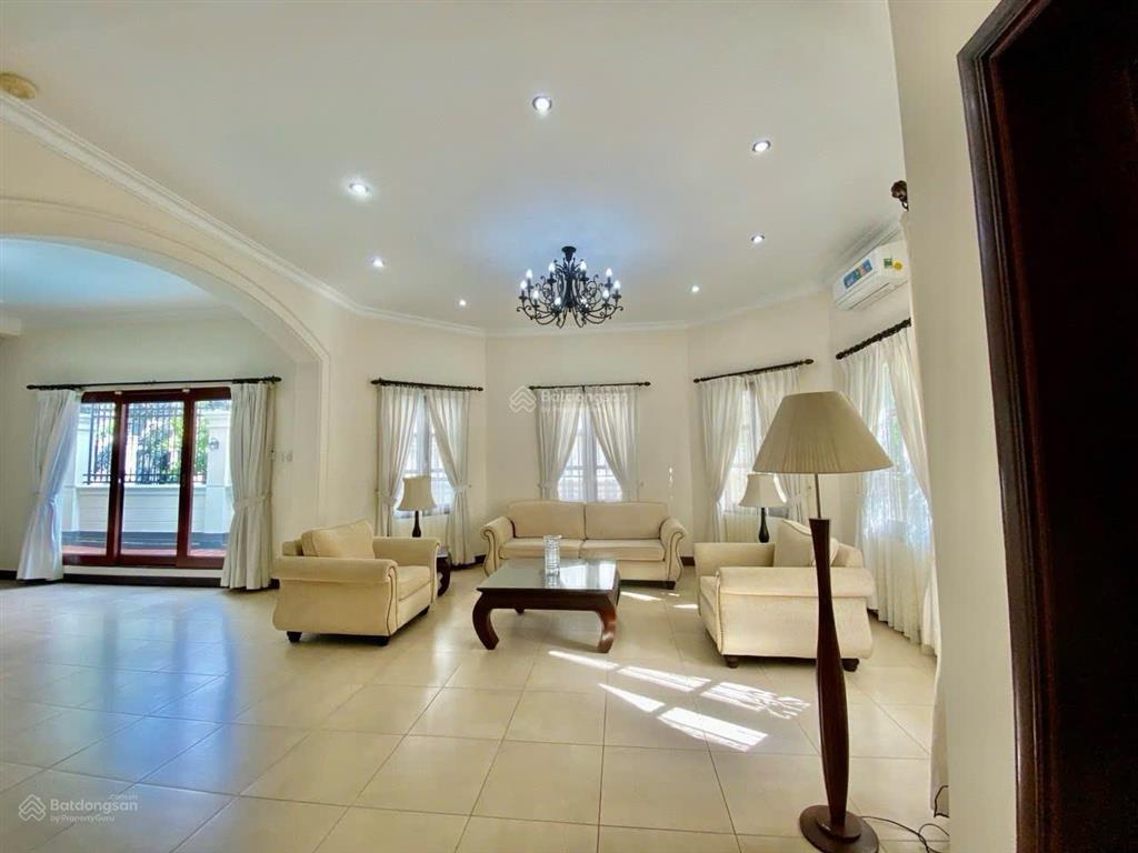 Hiếm có biệt thự hồ bơi góc 2mt nguyễn văn hưởng, thảo điền 10x25m2 (260m2) 3 tầng, sân vườn 80 tỷ
