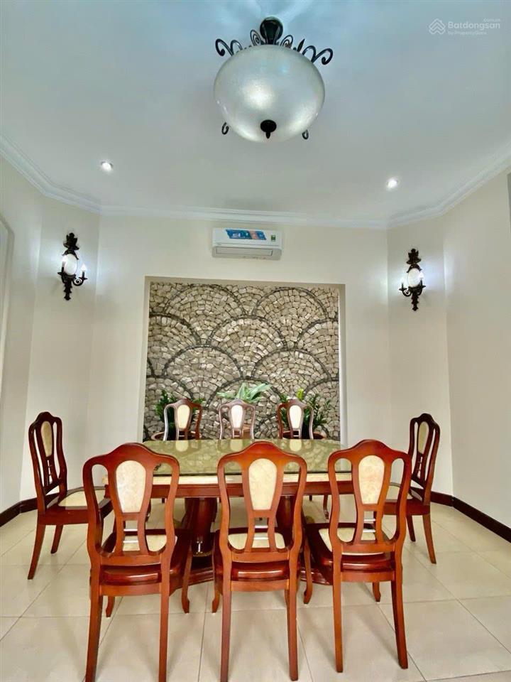 Hiếm có biệt thự hồ bơi góc 2mt nguyễn văn hưởng, thảo điền 10x25m2 (260m2) 3 tầng, sân vườn 80 tỷ