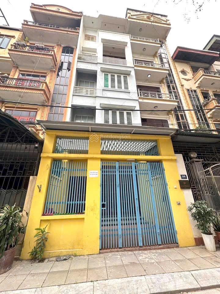 Chính chủ cần bán nhà phân lô quan hoa 70m2 xây 5 tầng  2thoáng  oto tránh vỉa hè 9m, kd cực đẹp