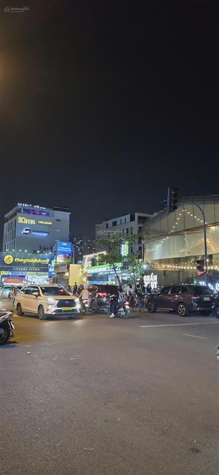 Lời hơn 5 tỷ, với chỉ 36 tỷ căn góc lê văn miến 7x20m, 138m2, 4 tầng. gần ngay quốc hương xt