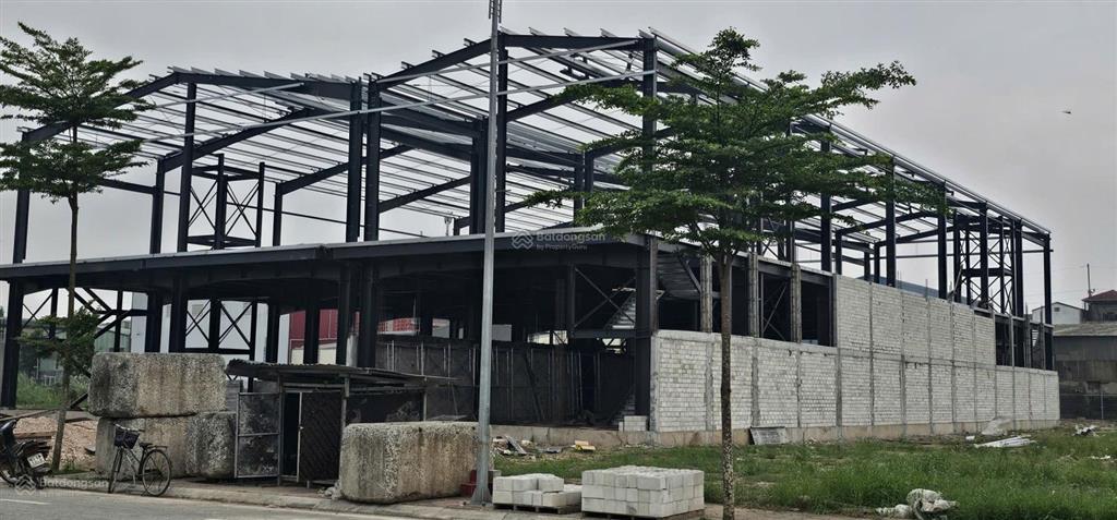 Bán nhà xưởng sổ full thổ cư ,diện tích 400m2*3 tầng cách chân cầu vđ4 200m.