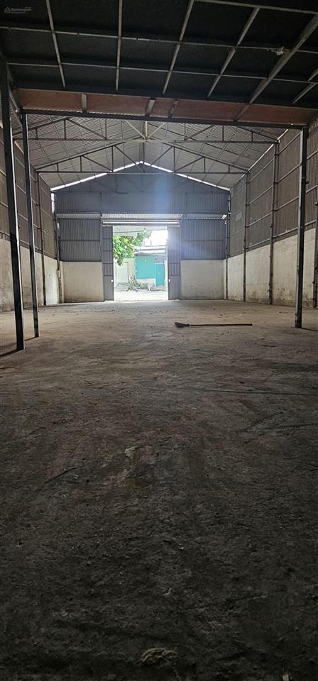 Cho thuê kho xưởng. tại kiêu kỵ. điện 3 pha, container đỗ cửa. có thể ở lại.
