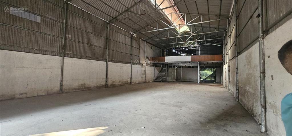 Cho thuê kho xưởng. tại kiêu kỵ. điện 3 pha, container đỗ cửa. có thể ở lại.