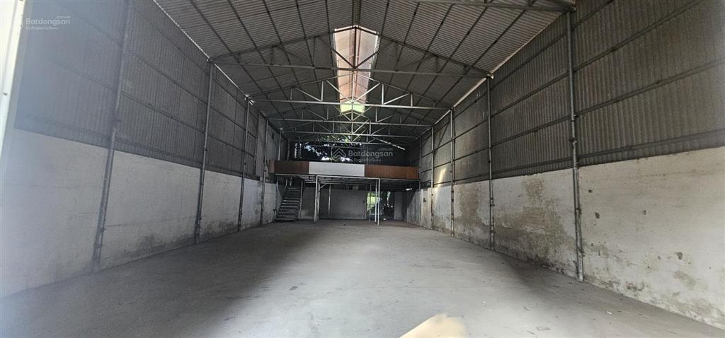 Cho thuê kho xưởng. tại kiêu kỵ. điện 3 pha, container đỗ cửa. có thể ở lại.