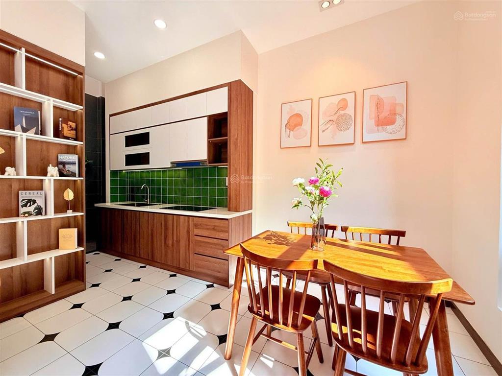Chủ giảm sốc  bán gấp định cư6,98 tỷ 50m2  hẻm ôtô  đầy đủ nội thất