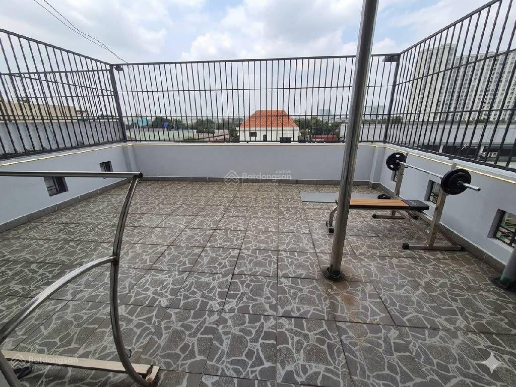 Kdc phú nhuận lê thị riêng q12  5.7x14 nhà 2 lửng + 4 lầu đường xe hơi thông 10 m có gara oto