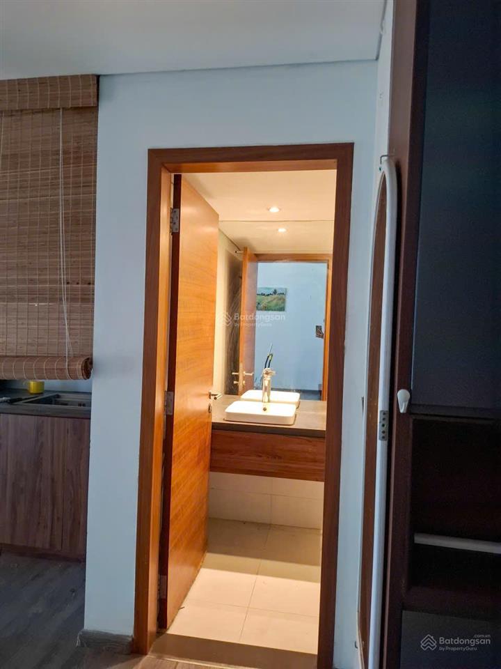 Chính chủ bán pentstudio 58m2. 699 lạc long quân. sổ đỏ lâu dài. giá tốt. miễn môi giới, trung gian