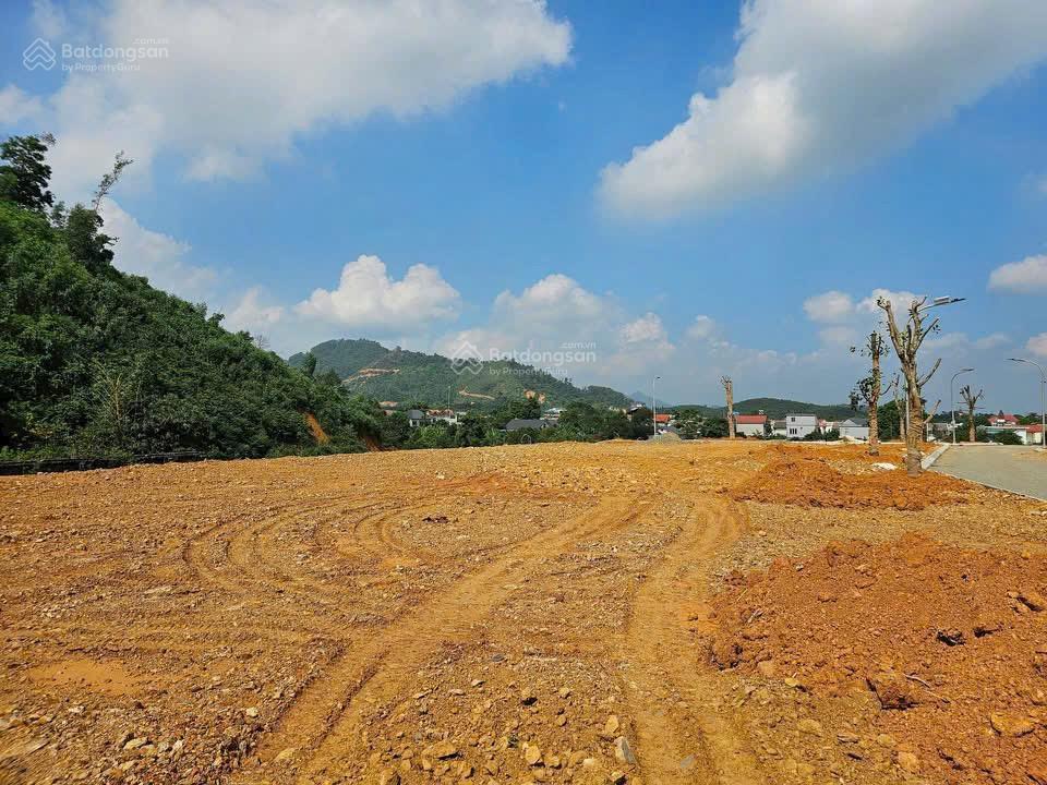 Siêu phẩm 1112m2 gần ga metro5 tiến xuân 3 mặt tiền sát xanhvilas giá cực tốt