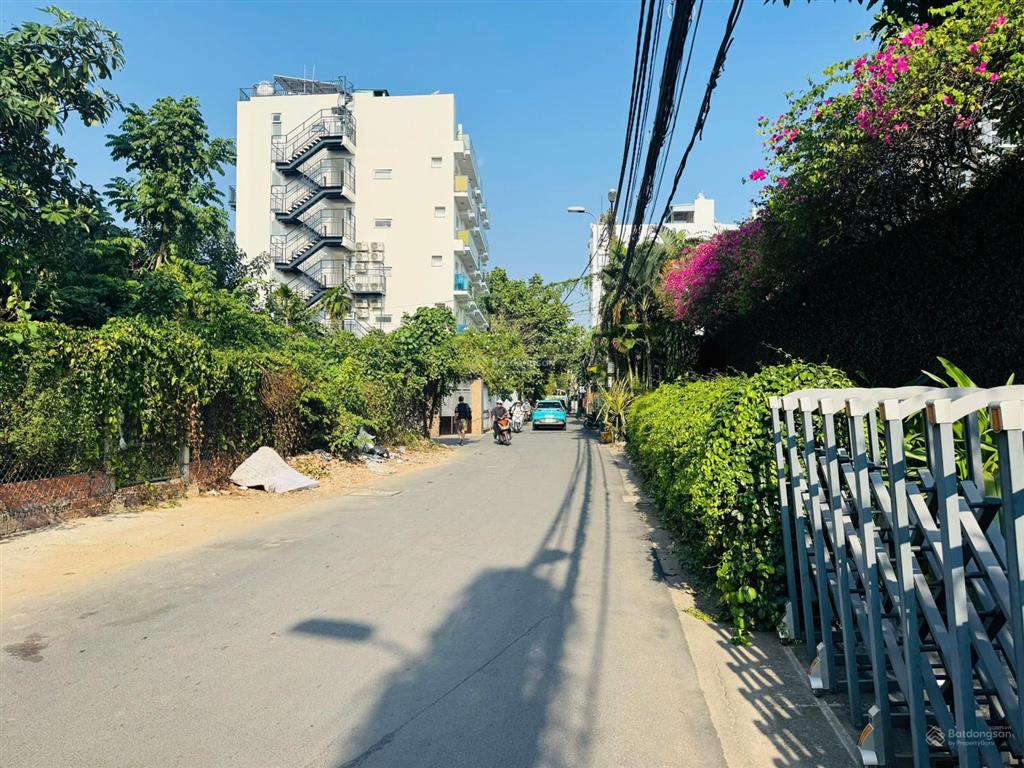 Bán tòa chdv thảo điền  ngay quốc hương  8,5x25m gần 200m2  3 tầng  tt 120tr/th  giá 31,2 tỷ