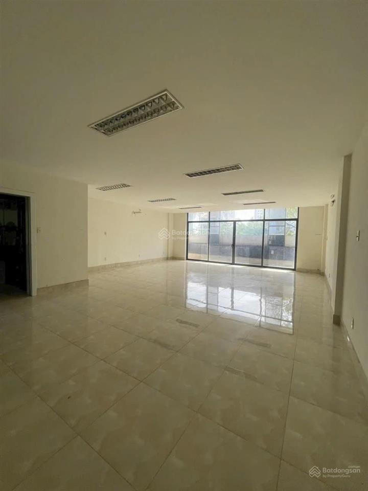 Tin thật ! tòa nhà khu uỷ ban tml đường 40m hầm 4 tầng  8 x 18m  144m2  giá giảm mạnh về 36 tỷ