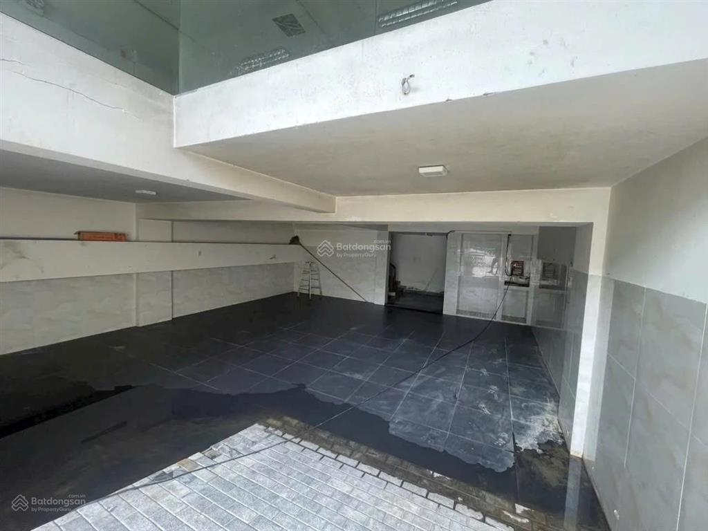 Tin thật ! tòa nhà khu uỷ ban tml đường 40m hầm 4 tầng  8 x 18m  144m2  giá giảm mạnh về 36 tỷ