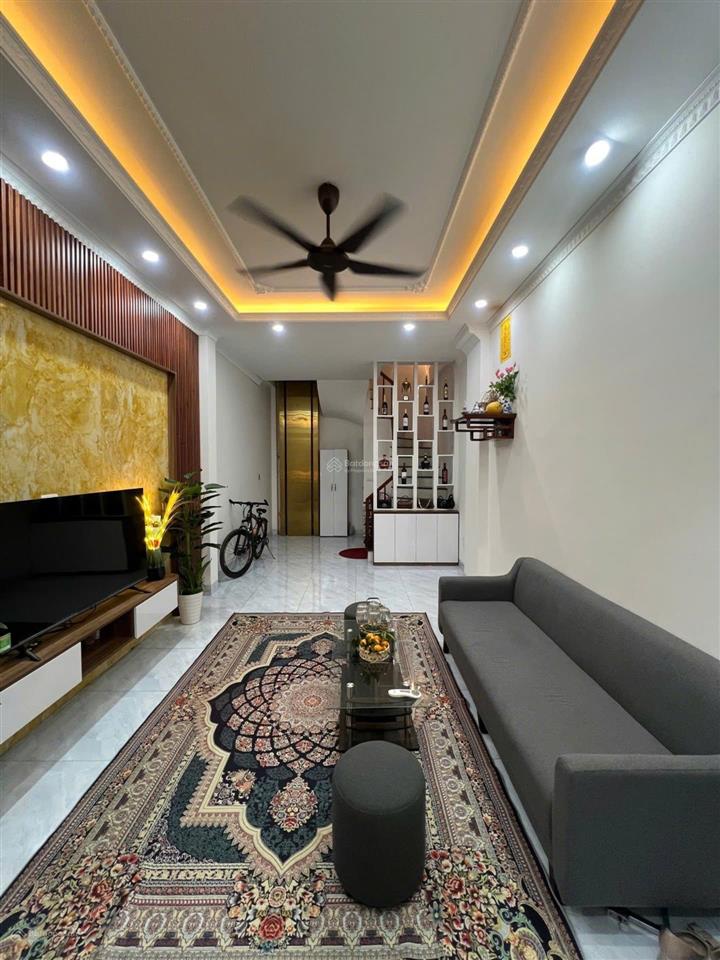 Bán nhà riêng lĩnh nam, 32m2, chỉ 5,53 tỷ, 3pn, 4wc, nhà đẹp 5 tầng, sổ đỏ chính chủ, ngõ oto tránh