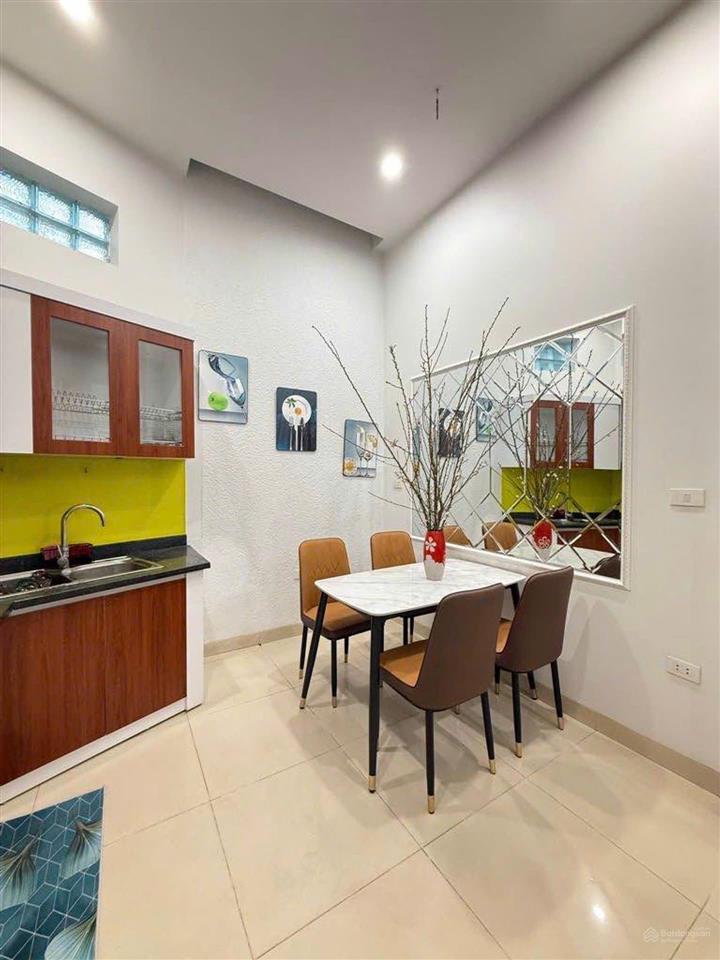 Bán gấp nhà riêng lĩnh nam, 30m2, 5,25 tỷ, 3pn, 3wc, 3 gác đỗ cửa, 30m ra ô tô tránh