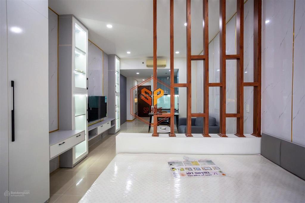 Bán gấp căn hộ sunrise city 43m sổ hồng sẳn nội thất mới đẹp có ban công giá 3ty9  0937 781 ***