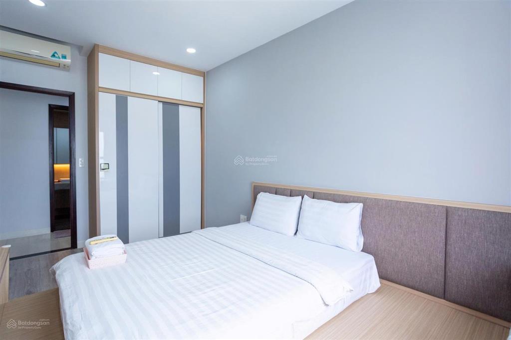 Cần bán căn hộ mới ,xinh xắn lầu cao 97m 2pn 2wc giá 8.2ty cc sunrise city  0937 781 ***