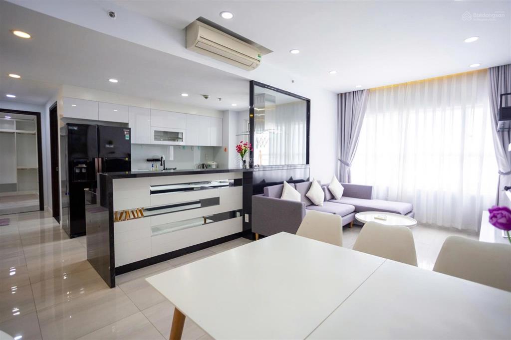 Cần bán căn hộ mới ,xinh xắn lầu cao 97m 2pn 2wc giá 8.2ty cc sunrise city  0937 781 ***