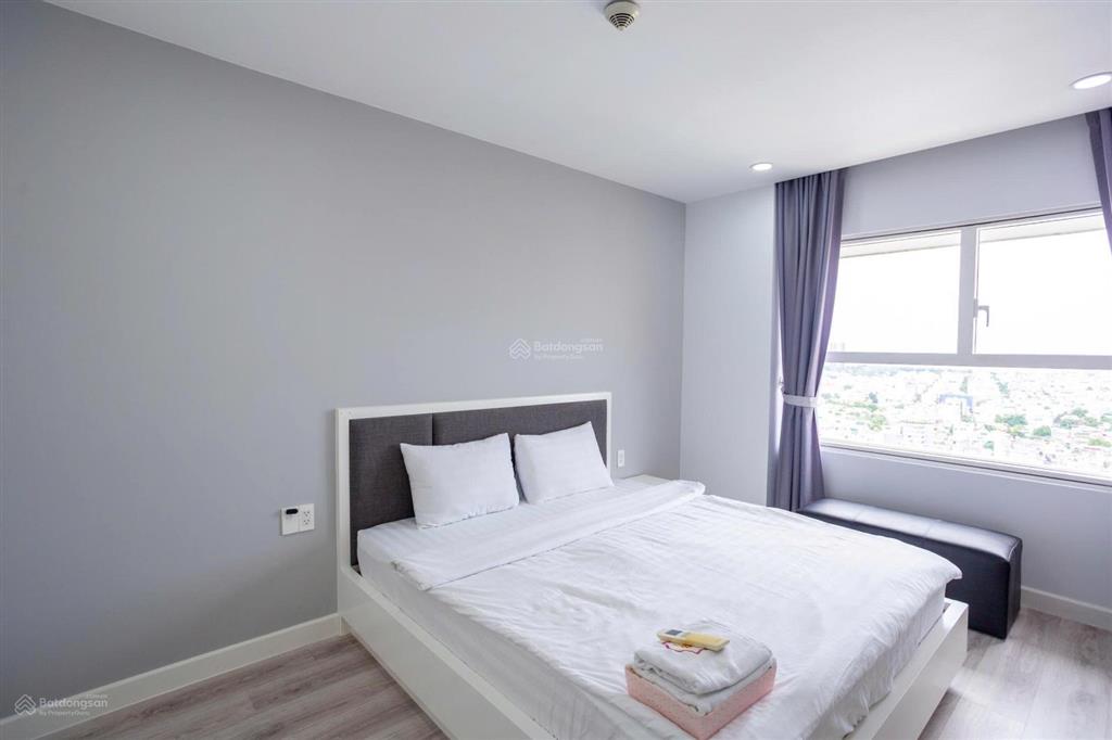 Cần bán căn hộ mới ,xinh xắn lầu cao 97m 2pn 2wc giá 8.2ty cc sunrise city  0937 781 ***