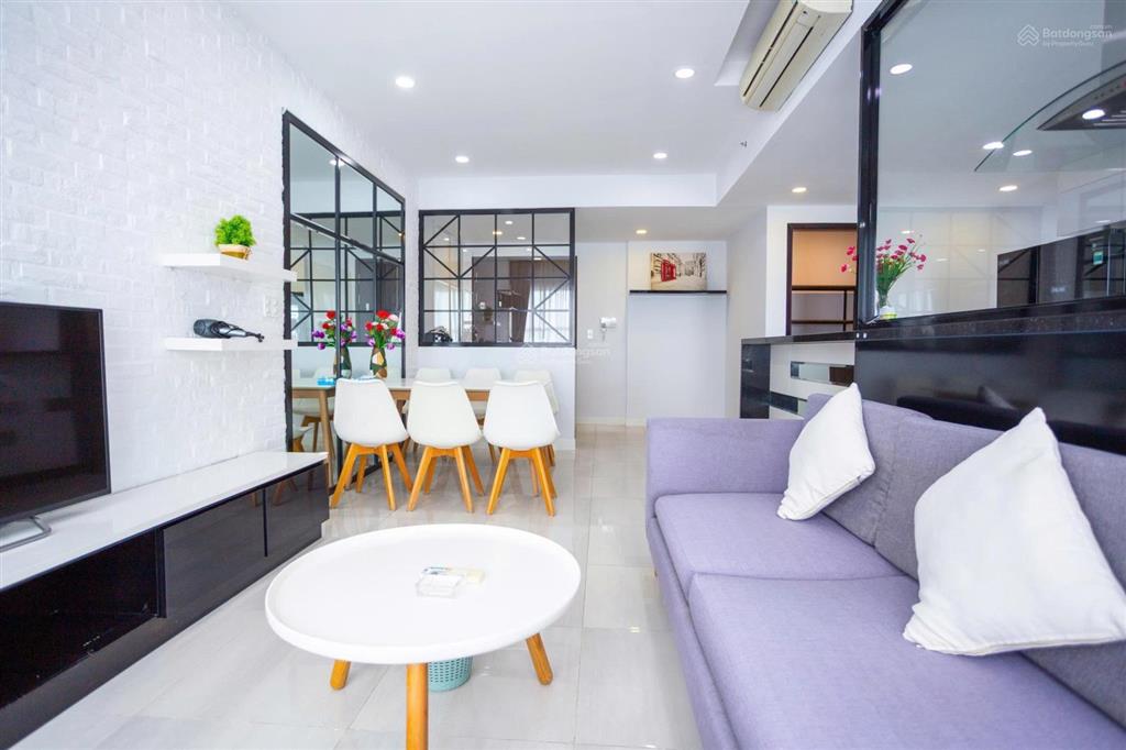 Cần bán căn hộ mới ,xinh xắn lầu cao 97m 2pn 2wc giá 8.2ty cc sunrise city  0937 781 ***